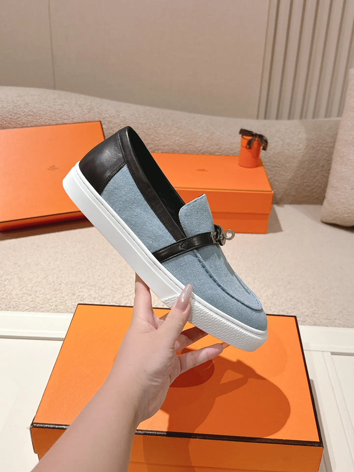 Men's shoes 💰640💰 Hermes# New Kelly buckle thick-soled loafers. Upper: cowhide/suede material. Lining: sheepskin lining. Outsole: exclusive molded outsole. Size: women's size 35-40, men's size 39-45 (female 41/male 46 customized, non-refundable)